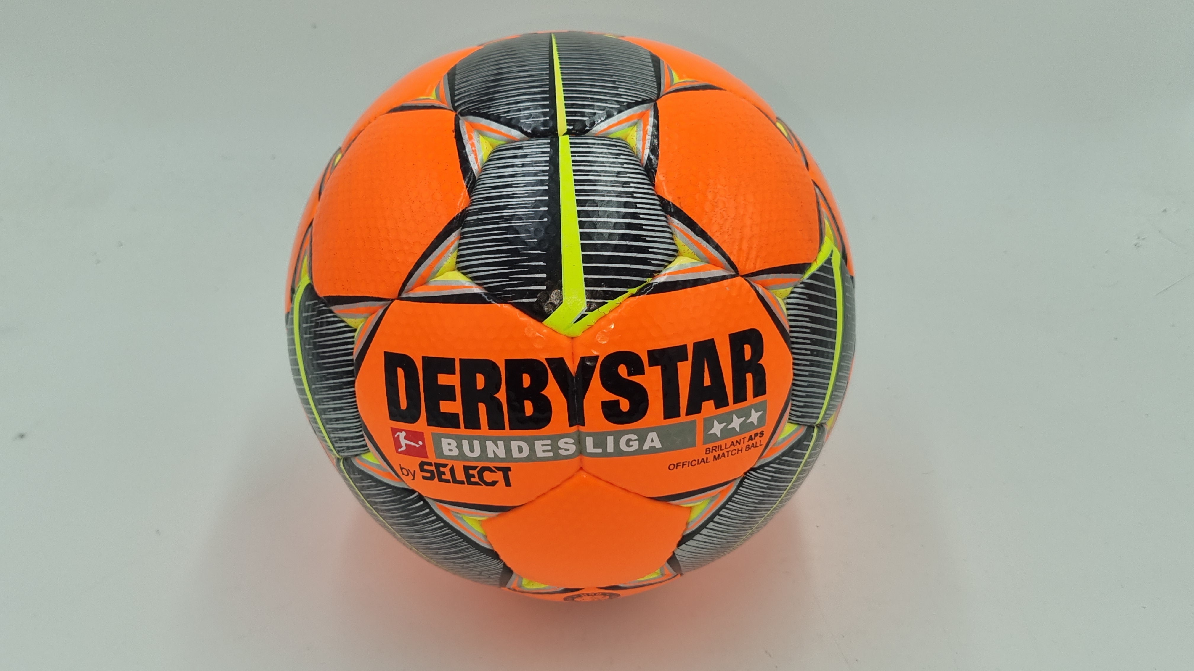 Derbystar Brillant APS Official Matchball - FIFA Spielball - Winterball - Gr 5