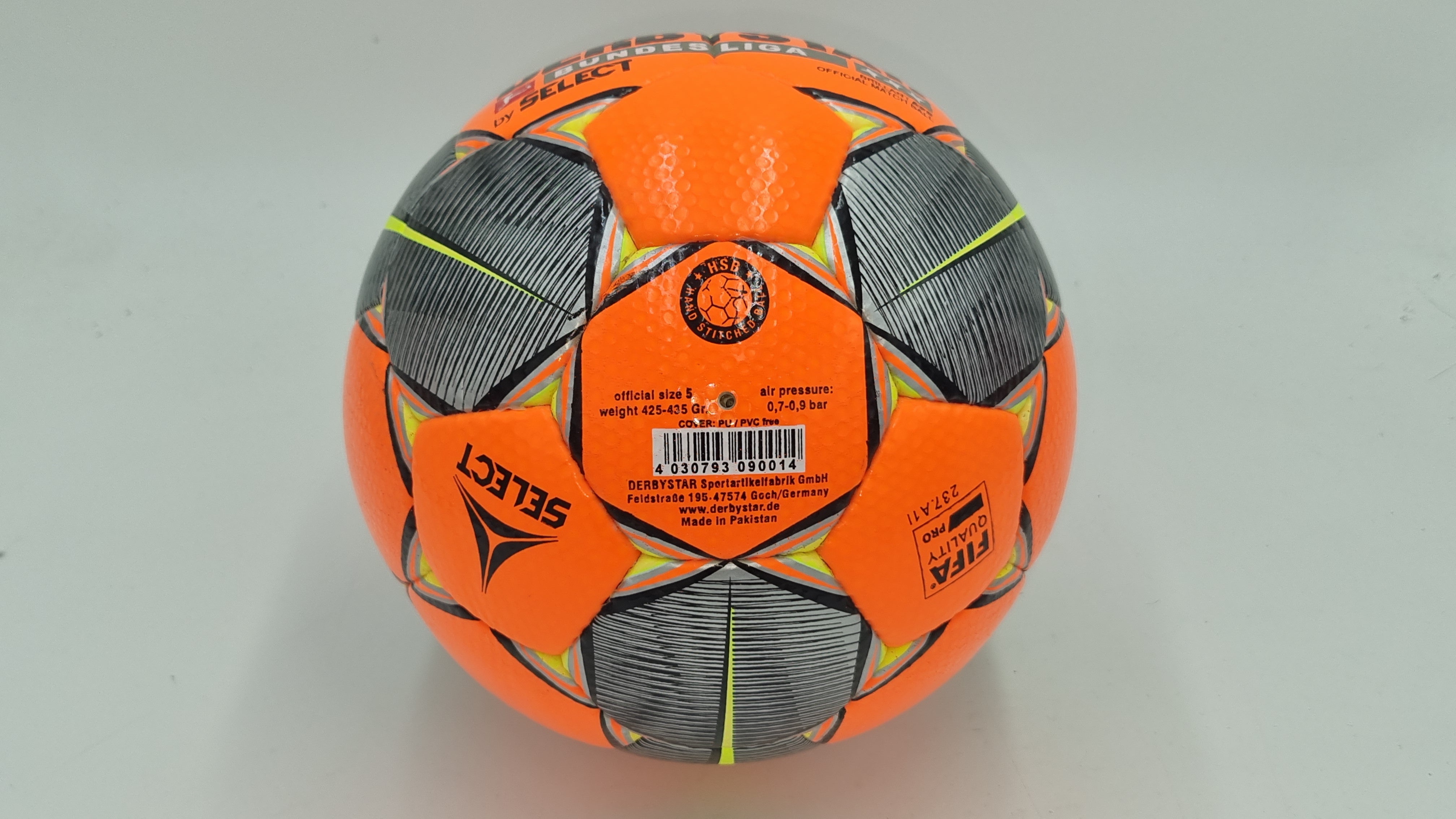 Derbystar Brillant APS Official Matchball - FIFA Spielball - Winterball - Gr 5