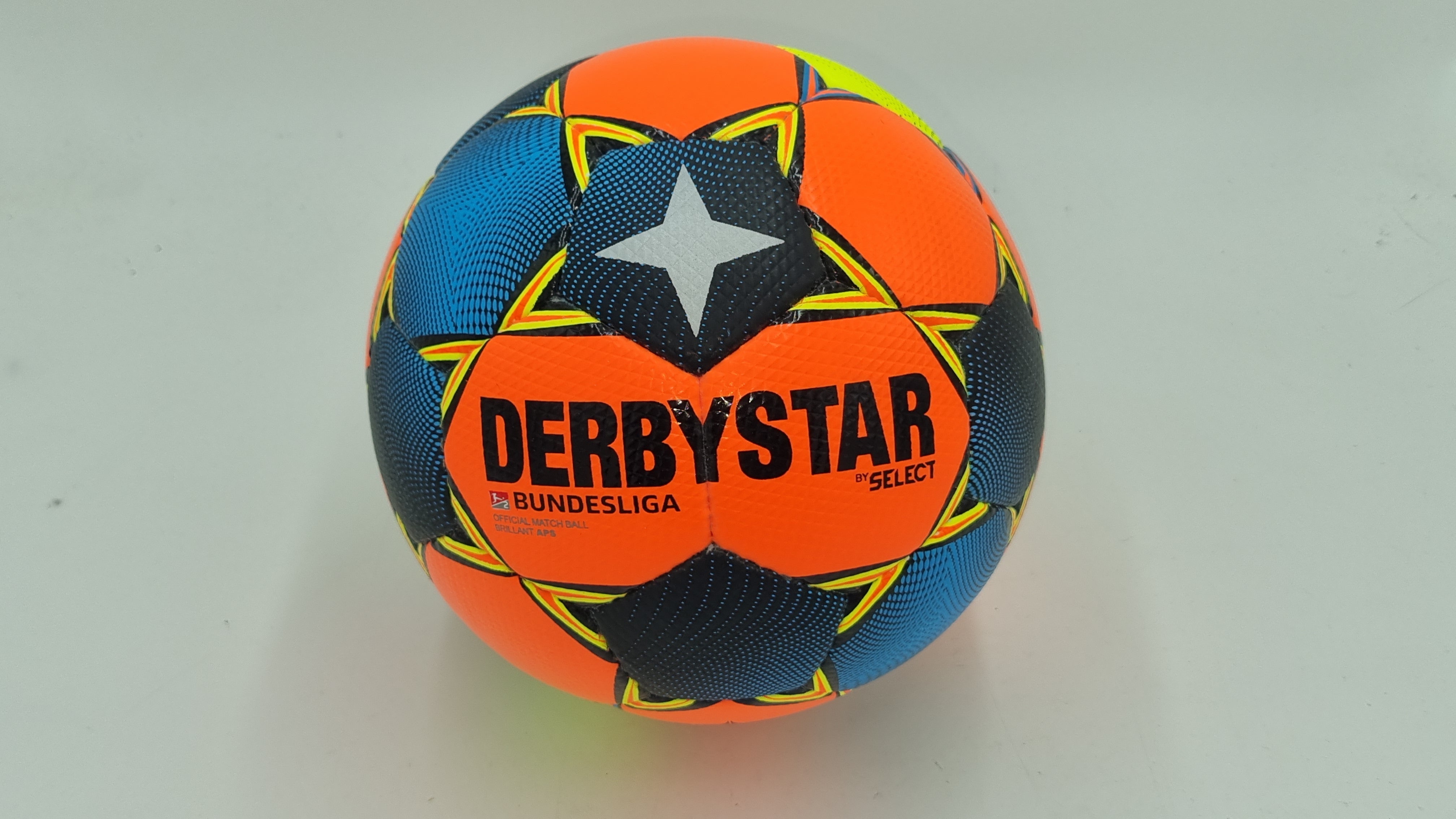 Derbystar Brillant APS Official Matchball - FIFA Spielball - Winterball 2020 2021- Gr 5