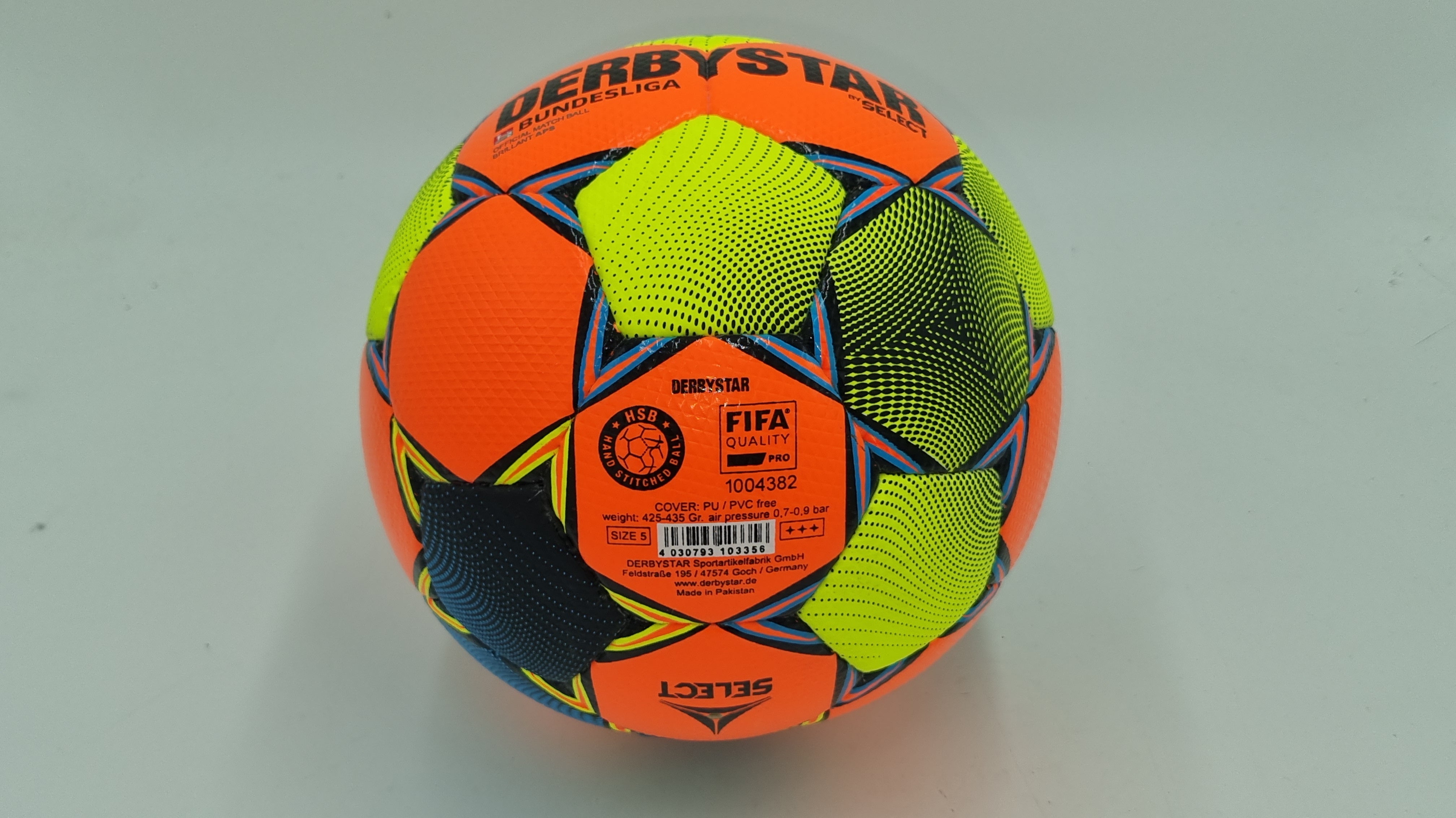 Derbystar Brillant APS Official Matchball - FIFA Spielball - Winterball 2020 2021- Gr 5